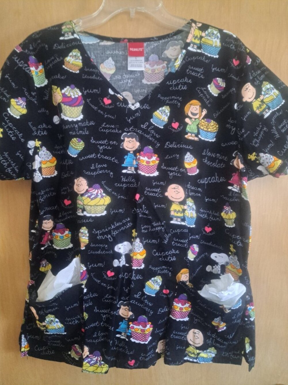 Peanuts Charlie Brown Gang Scrub Top Black Cupcakes Treats Large L Women's - Picture 2 of 5